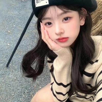 照片里的伴娘